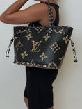 Load image into Gallery viewer, JUNGLE NEVERFULL MM TOTE BAG