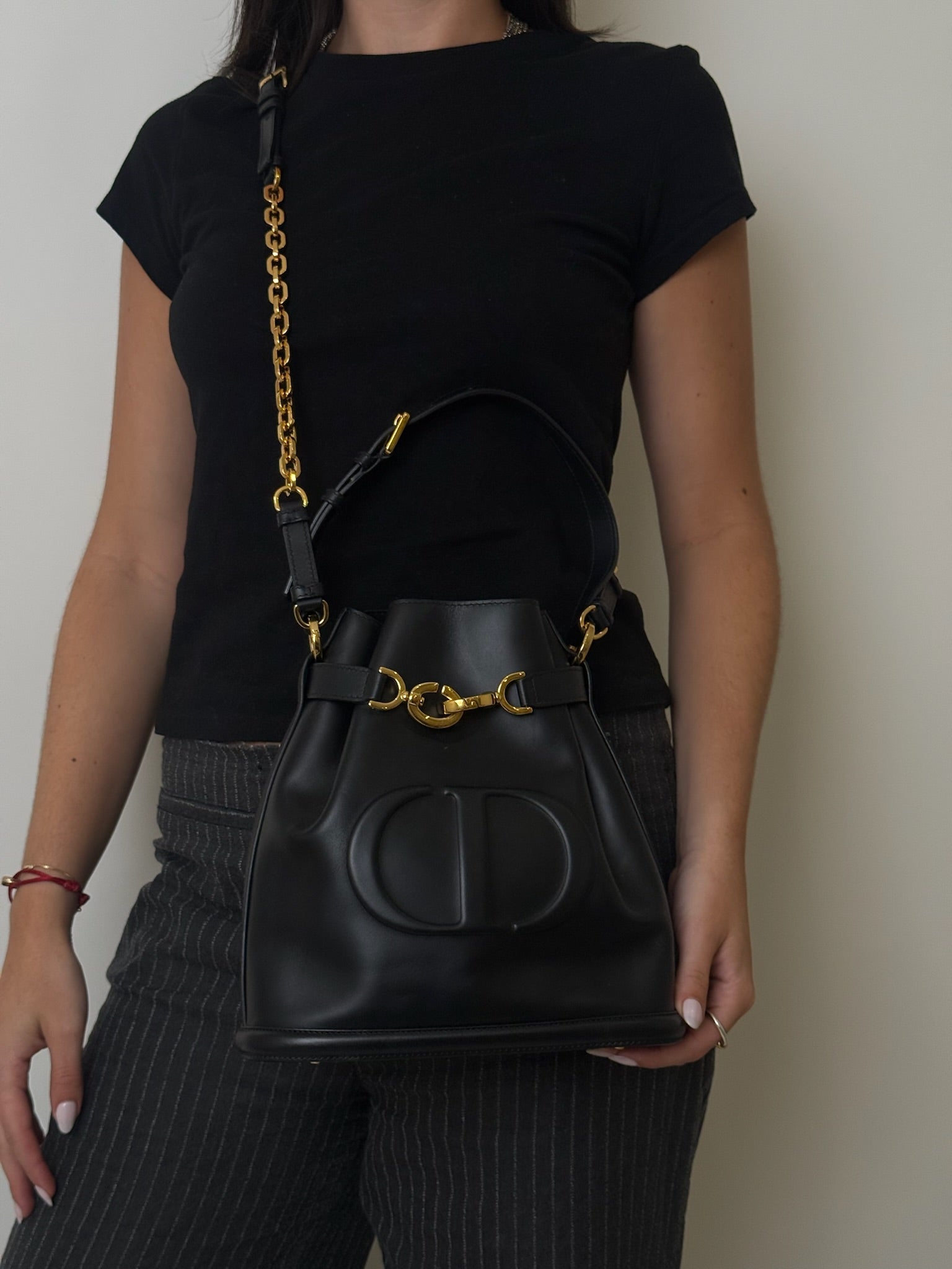 MEDIUM C'EST BUCKET BAG