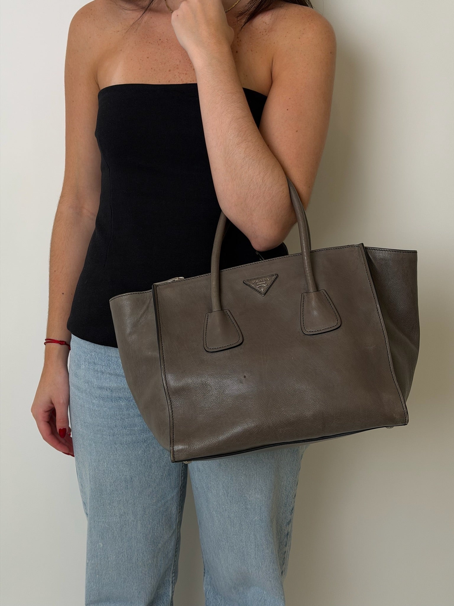 TWIN POCKET TOTE GLACE CALF