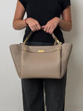 Load image into Gallery viewer, LA GRAN MANZANA TOTE BAG
