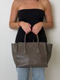 Load image into Gallery viewer, TWIN POCKET TOTE GLACE CALF
