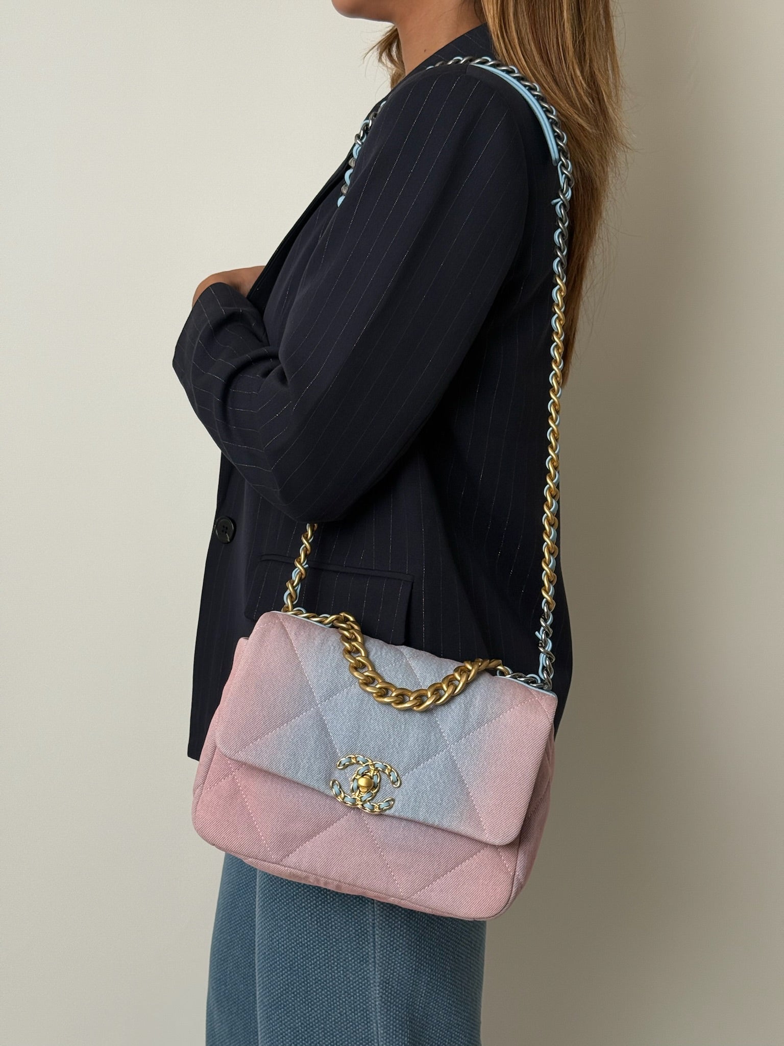 19 GRADIENT FLAP BAG