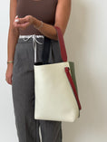 Load image into Gallery viewer, BEIGE & GREEN VINTAGE LEATHER TWISTED CABAS LARGE
